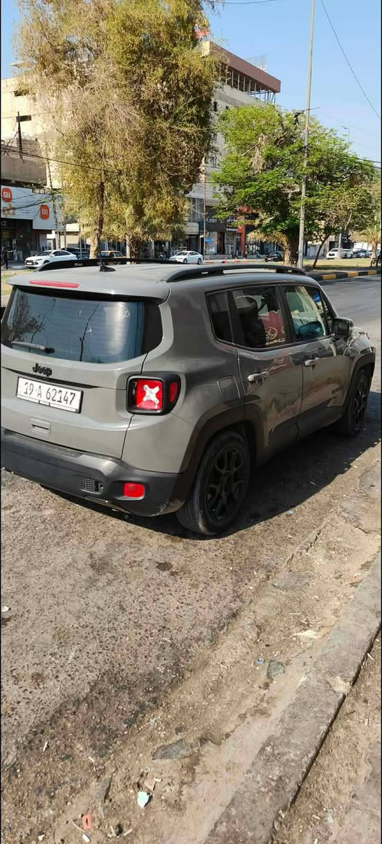*للبيع جيب رينگيد Jeep Renegade موديل 2020*
*المواصفات:* فول مواصفات -
 العنوان كربلاء
بانوراما - بصمة - شاشة كبيرة - كاميرا - رادار - تحكم ستيرن - تشغيل عن بعد
*الحالة:* بنيد مبدل فقط - باقي السيارة ليبل واحد - كفالة عامة
مداور ثاني يوم 
*السعر:* *11,500$* وبي مجال للشراي
*العنوان:* كربلاء
*للتواصل:* ***********
