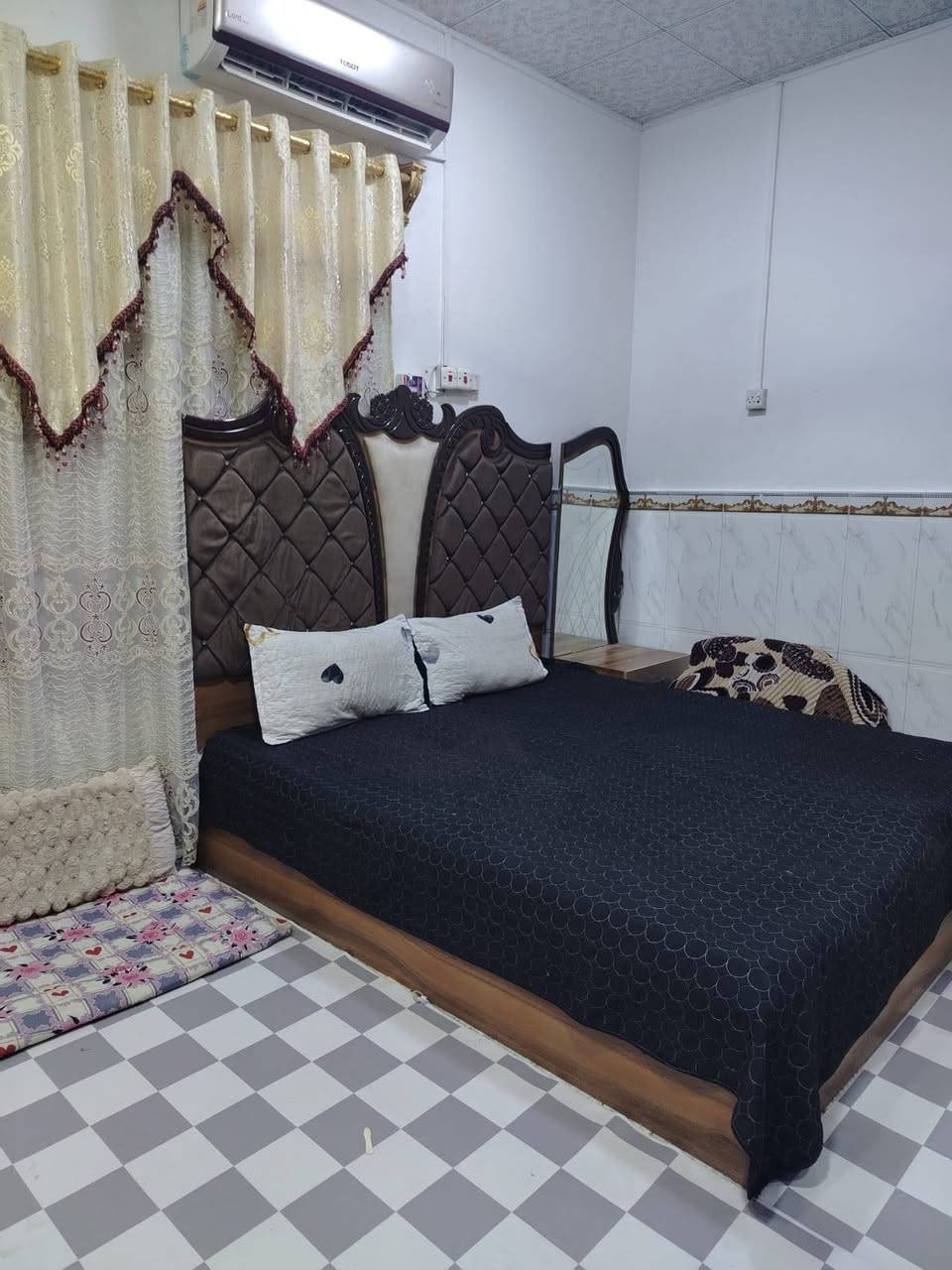 السلام عليكم غرفه تركيه للبيع سعر 350بيها مجال حك الجيه يرادله ترتيب ابيع مع المندر كامله ***********
