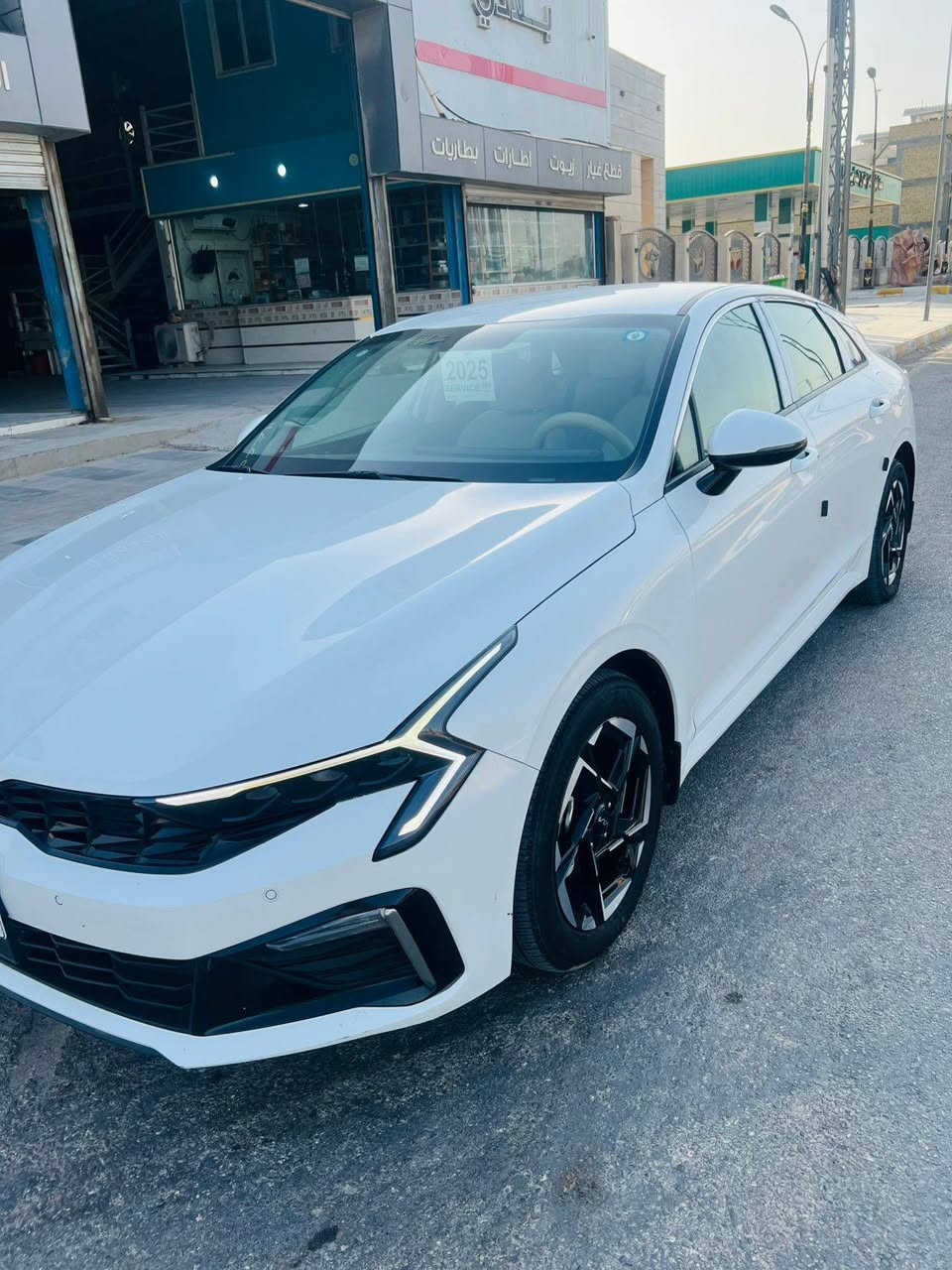 سياره للبيع Kفايف مديل 2025 خليجي ماشيه 32 الف رقم بغداد السعر خاص اتصل عل رقم *********** مكان سياره ناصريه
