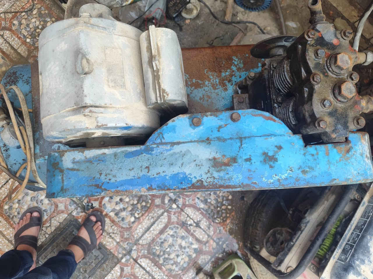 السلام عليكم
كمبريسر هواء 250بار 2حصان 350الف
مكينة لحام اصلية 125
***********
