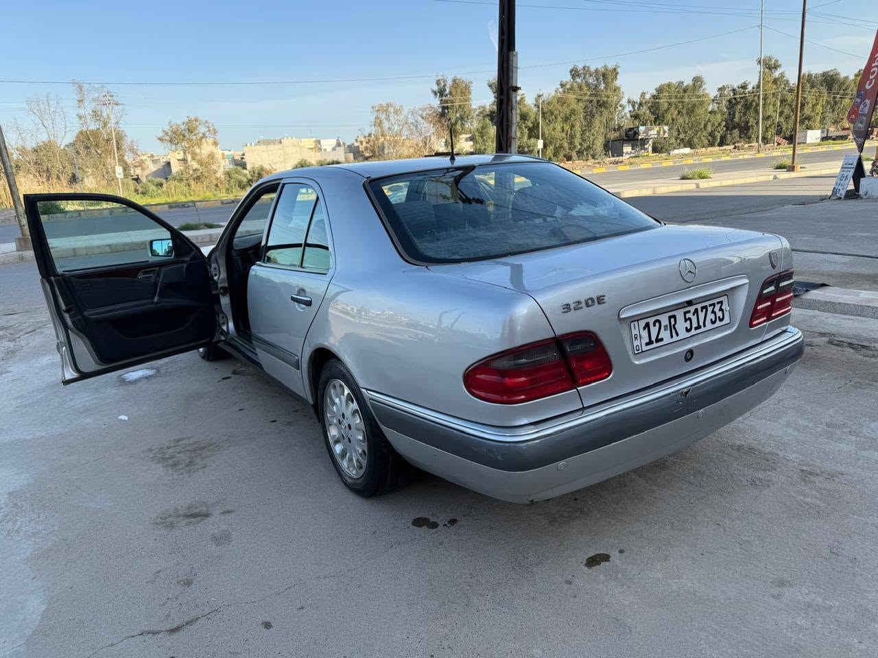 مارسدس
موديل 97 تبريد تدفئا  سيارة حيل نضيفه
فول  سنتر لوك لايتات زينول خراطيم
***********
سعر 80 وبيها مجال قليل
