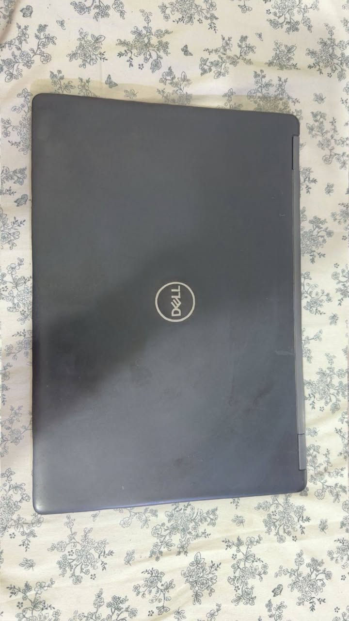 ​لابتوب DEll للبيع 💻
المواصفات:

 * نوع الجهاز: Dell Latitude 5490
 * المعالج (Processor): Intel Core i5-7300U بسرعة 2.60 GHz تصل إلى 2.71 GHz
 * الجيل (Generation): الجيل السابع (7th Gen)
 * الذاكرة العشوائية (RAM): 8.00 GB (بسرعة 2400 MHz)
 * وحدة التخزين (Storage): 256 GB من نوع SSD (المساحة الفعلية الظاهرة 233 GB SSD نوع Crucial CT250MX500SSD1)
 * كرت الشاشة (Graphics Card): Intel HD Graphics 620 (مدمج - 128 MB)
 * نظام التشغيل (OS): Windows 10 Pro (إصدار 64-bit)
 ملاحظه … نقص بس شاحنه
 
​للتواصل والاستفسار: ***********
