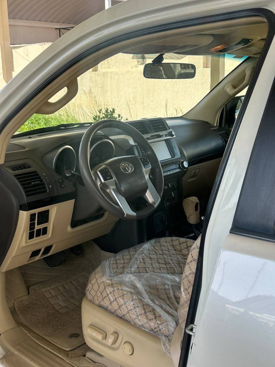 السلام عليكم....
برادو خليجي شركة ساز Txl ٦سلندر موديل ٢٠١٥ رقم بغداد بأسمي السيارة جديدة جدا مكفولة ماشية ١١٩ الف حقيقي
السعر /  315$ 
الاتصال/ ***********

