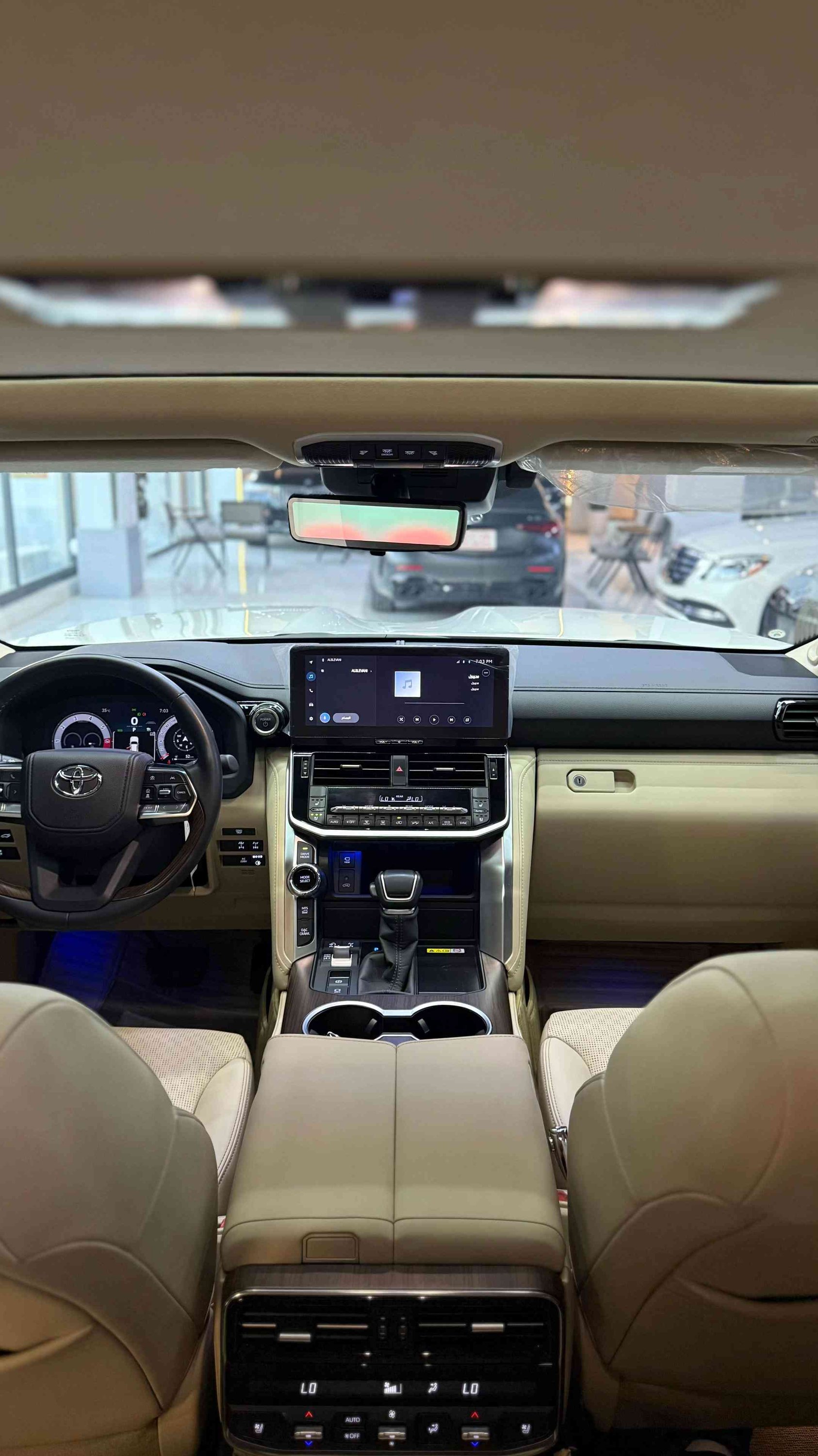 Toyota-land cruiser 2025 clean title VX twin turbo hybrid Full option 12,000 km white & yellow Call for price: *********** ***********
