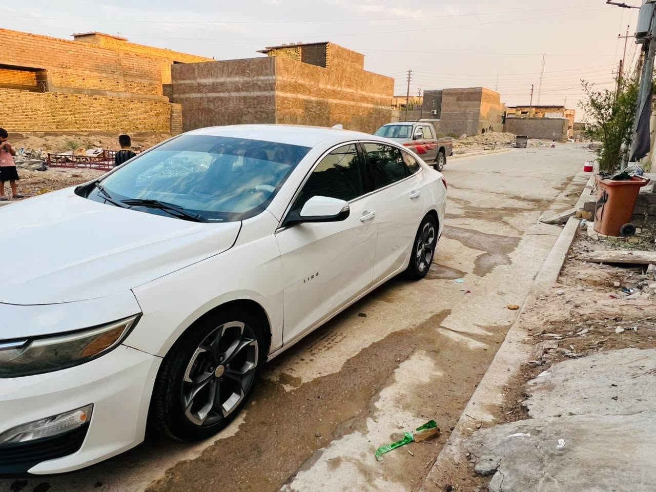 سلام عليكم  عندي ماليبو موديل 20 معوقين  صارت حره    لسياره بيه جامبغ وبنيد امبدل بدون دواخل ولباقي كفاله لسياره تبريد وصدر ورادير مي وتخم تاير كله قبل شهر بدلته وباتريك جديد  هم بدلته مكينه وكير 2023 بل كارتون لسياره مامتعوبه فول مواصفات ماعده لفتحه  راعيه موجود بل ديوانيه وصديقي رقمه قادسيه لحداديه لخلفيه 50 بل ميه  يرادله ترتيب  لسياره سعره 95 وبيه مجال للشراي *********** بي واتساب مكان لسياره لبصره قضاء القرنه  ملاحضه باب لسايق بي خسفه ومرجعيه عل بارد
