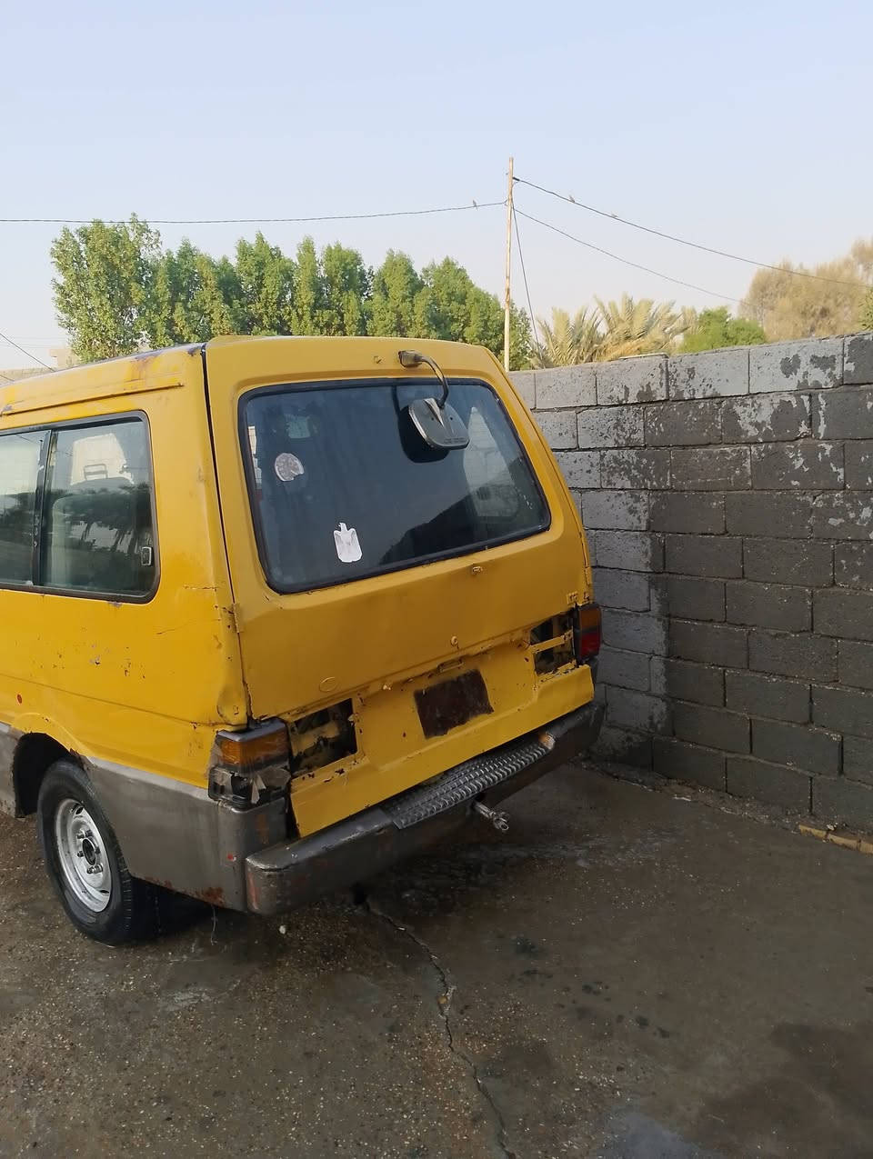 سلام عليكم سياره كيه للبيع موديل 94رقم الاماني كير مكينه اكسن جدد دواخل جديده ابيع بدون راعي مكاني حله مركز رقم لهاتف ***********السعر 17 وبيه مجال
