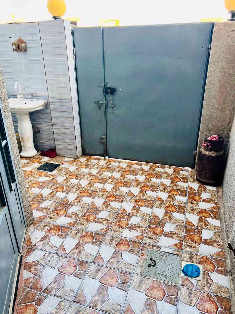 بيت الأحلام بسعر ما يتعوض! 🏠✨
دار تصميم متكامل وبناء طابوق 2024 وبسعر بلاش 
• المساحة: 100م²
• السند: 25 طابو زراعي
• الموقع: الوردية خارج – خلف معمل أبو كيرة
• الشارع: عرض 8 أمتار
• السعر: 40 مليون (وبي مجال)
📞 للتواصل: ***********
