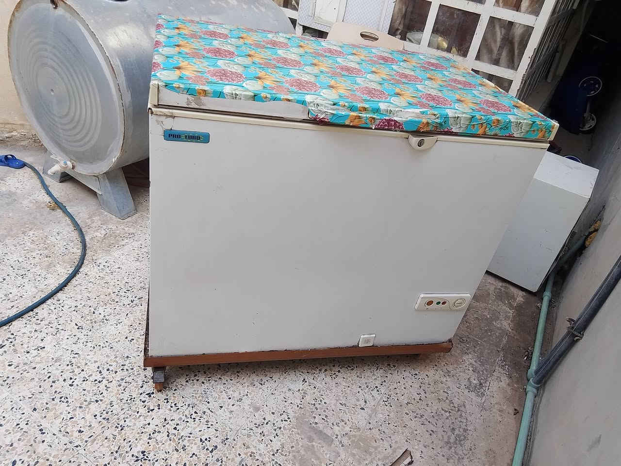 براد 14 قدم نظافة 90 بل ميه وضع شركه بلادي سعر 150الف قفل الاستفسار على رقم الهاتف ***********
