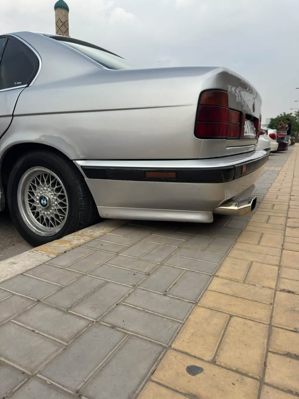 بي ام دبليو ٩١ • جلد اسود • زنون بروجكتور