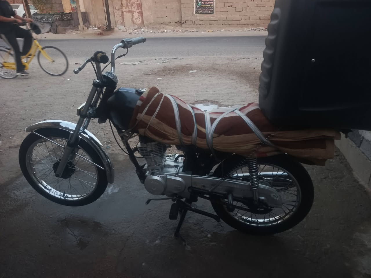السلام عليكم شباب دراجه سيجي دراجه واكفه شوفت عينك 550وبيها مجال ادوات ادوات ابو الخصيب ***********
