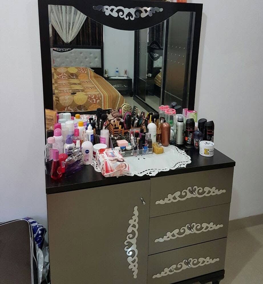 للبيع غرفة نوم ٥ قطع ب١٥٠  الف مستعجل تعال حمل وشيلها وبالعافية مكان بانك سيتي
***********
