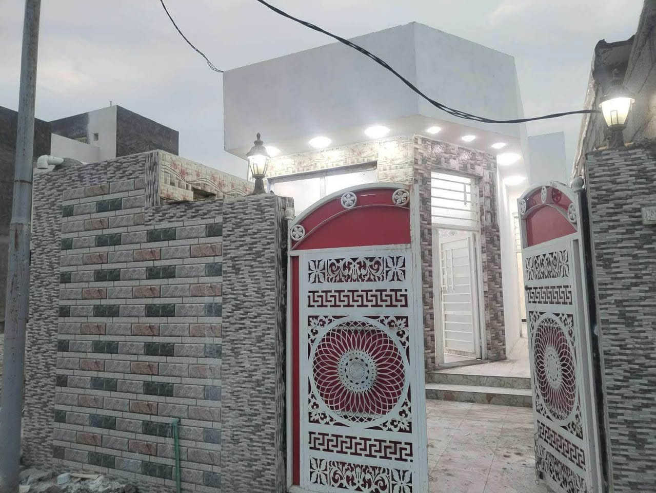 سلام عليكم
مشتمل للبيع 100م طولاني طابق واحد 
الخضراء مقابيل المحطه يبعد عن الشارع العام 400م
السعر 50مليون وبي مجال قليل الشراي 
***********
