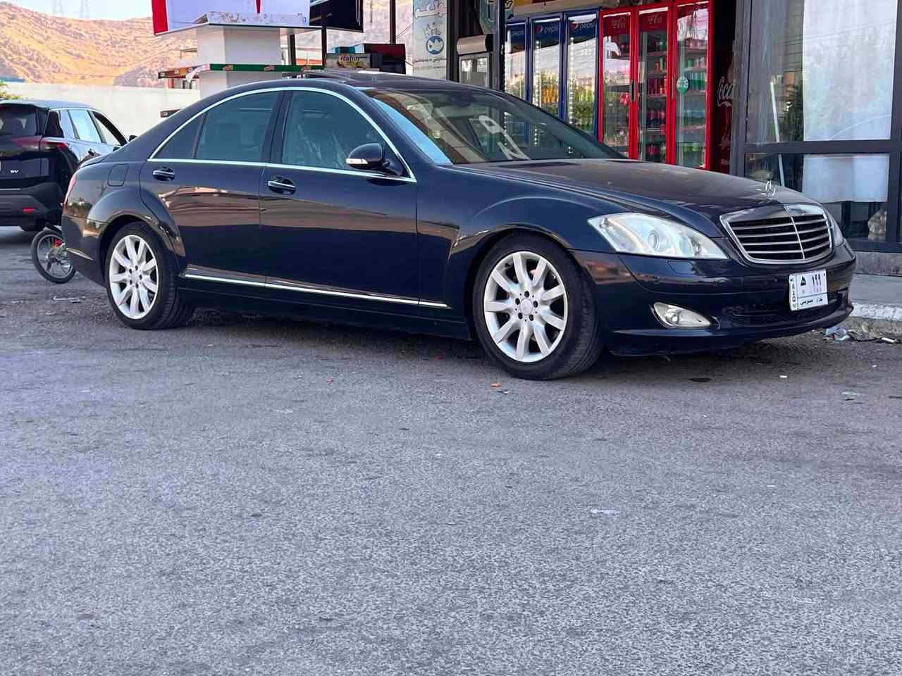 سلام علیكم مارسیدس بێنز s350 ئەتڵەس ساغ ساغ  فول فول مواسەفات سەیارەكەگێر و مەكینە و كارەبای و تەقە و ڕەقە بەشەرت ھاموو شتێكی موزبوتە  سعری خوار بازاڕ 60 گەڵا 
شوێن ڕانیە *********** خناقين, ديالى
