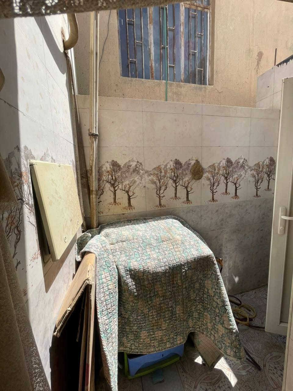 للبيع مشتمل مساحة ١٠٠متر طابق واحد  بناء حديث حله حي العسكري قريب الموارد المالية قريب من شارع ٨٠ سعر ١٠٥ قابل للتفاوض مكتب عقارات ابو أثير حي العسكري *********** ***********

