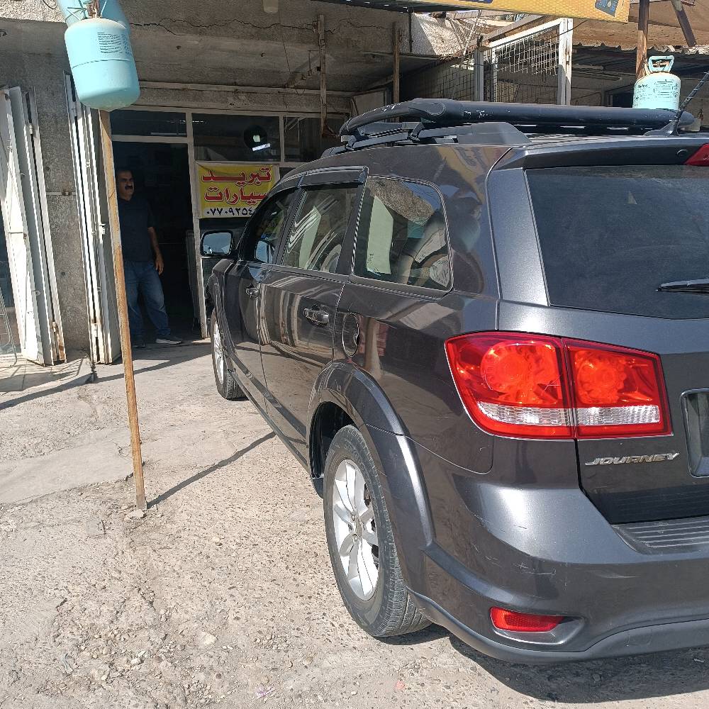 دوج جورني موديل 2014 محرك 2400بصمة تشغيل بصمة ابواب وجنطه تبريد ثلاثة قطع 7راكب اطارات جديده بطاريه جديده محرك وكير بحاله جيد جداً صدر جيد كهربائيات السياره بدون صبغ بدون حادث الحمدلله السعر المطلوب 11700قابل للتفاوض ان شاء الله مكان السيارة بغداد حي الخضراء السياره باسمي الاتصال على الرقم 
***********
***********
أبو عبدالله