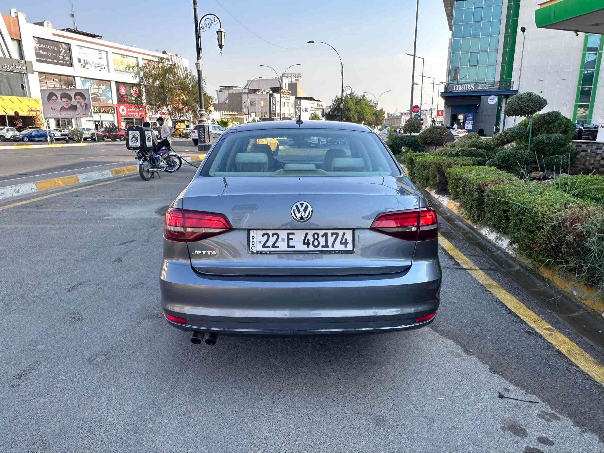 سلام عليكم للبيع Volkswagen  موديل 2016   رقم اربيل رقم سنويه كوله جديد سياره باسمنا
موصفات السياره خليجي
محرك 2000 تنفيس طبيعي 
كير 6 نمرات 
قطعتين تبريد ثلج
مثبت سرعه 
داخل كريمي 
شاشه وكامره 
منظومه زينون 
سياره لايت +  اتو ماسحات اتو 
سياره بيه قطعه ونص صبغ بجم كبس خلف كبس
3 تعديلات بارد صغار كلش
سياره جاهزه من كل النواحي  مابيه نقص 
السعر 97وبيه مجال للشراي
الاستفسار *********** كركوك, العراق
