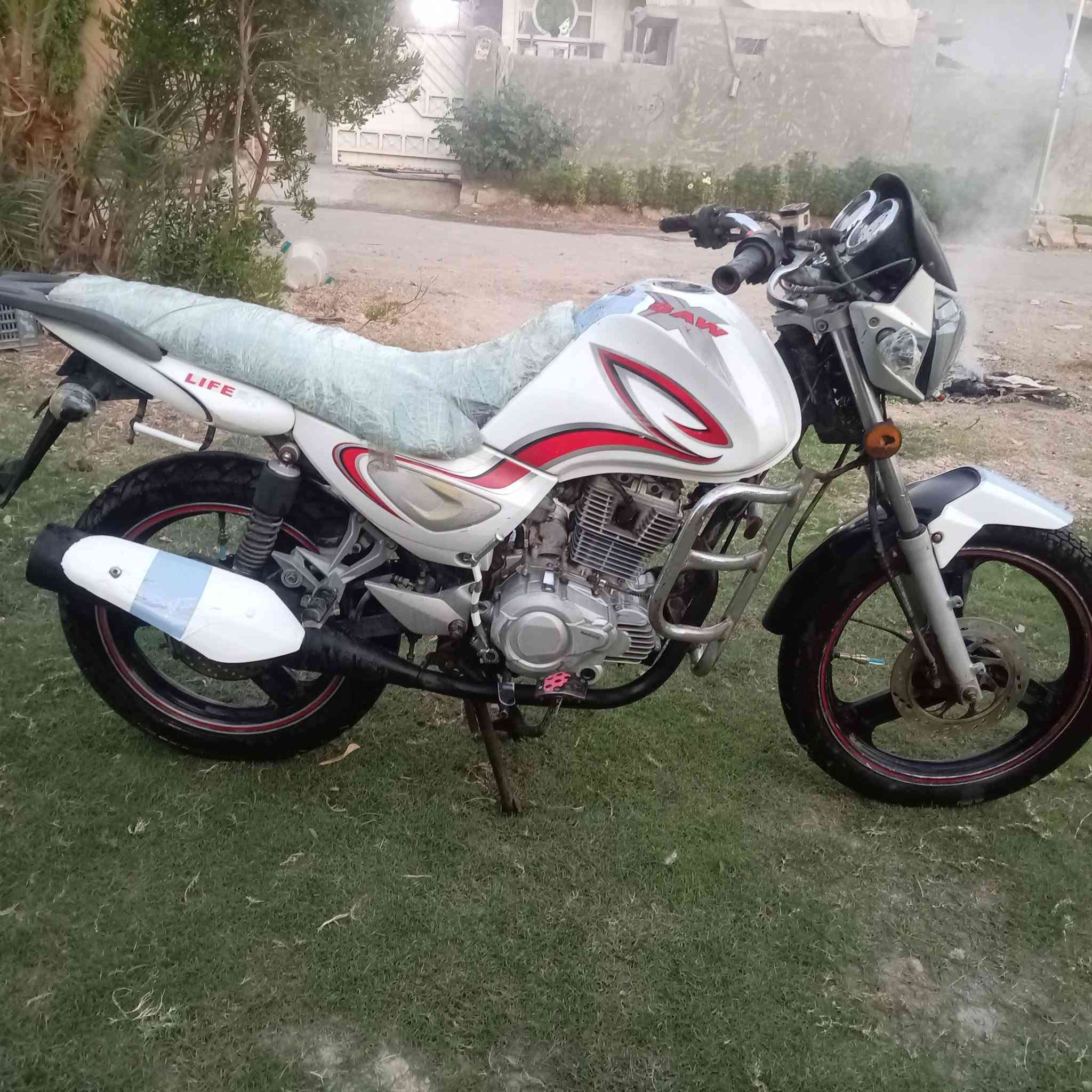 سنكي 2015 للبيع محرك 200 مكفوله ما ناقصها شيء محركها خير من الله السعر 550 وبيها مجال شويه***********

نص مكتوب في الصور:
- LIFE