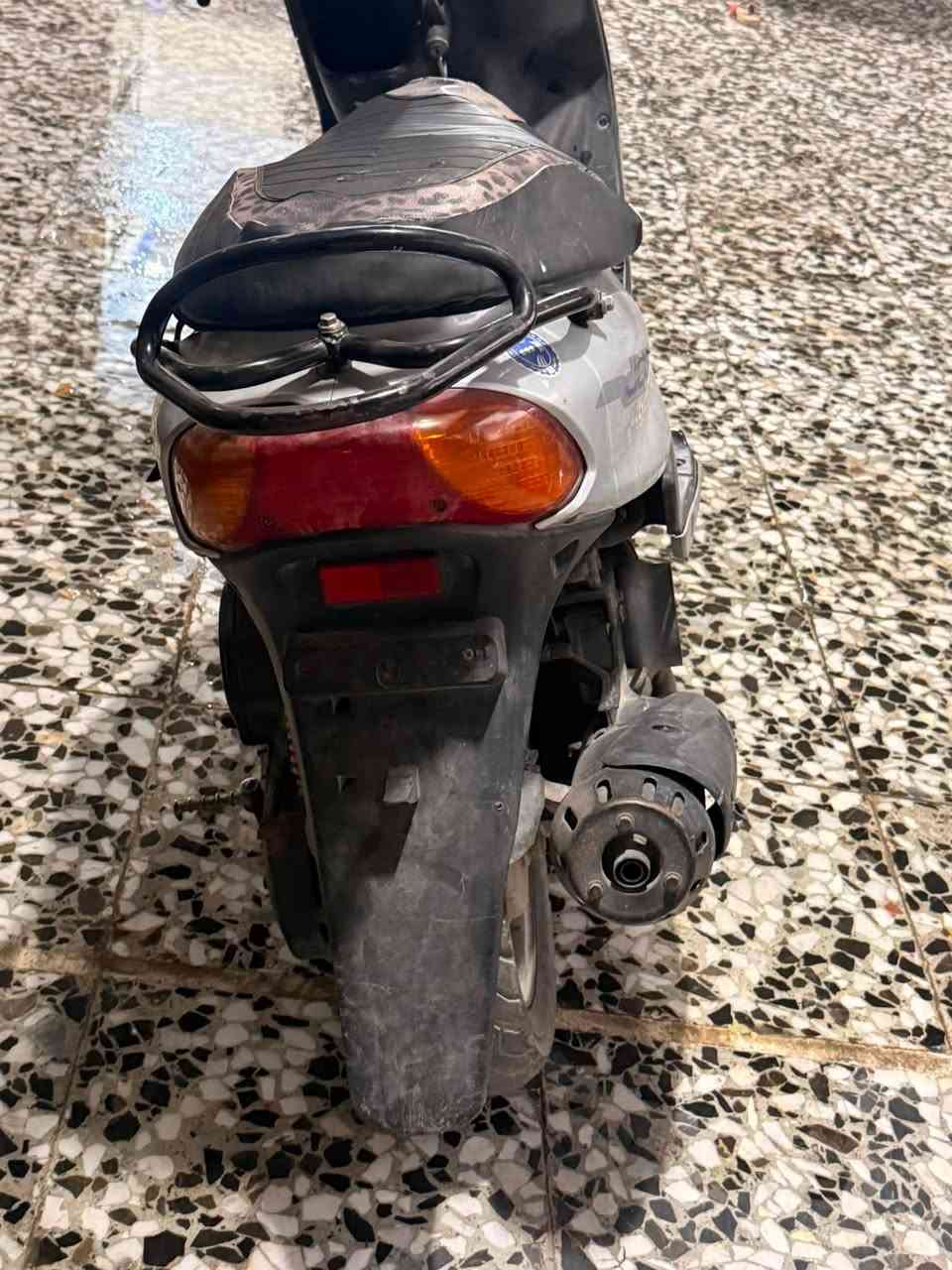 دراجه ماكس قجمه نضيفه مكينه مفتوحه مجفته فقط
عوزها باتري بس  سعر 325 وبيها مجال 
بغداد حي النصر 
***********
