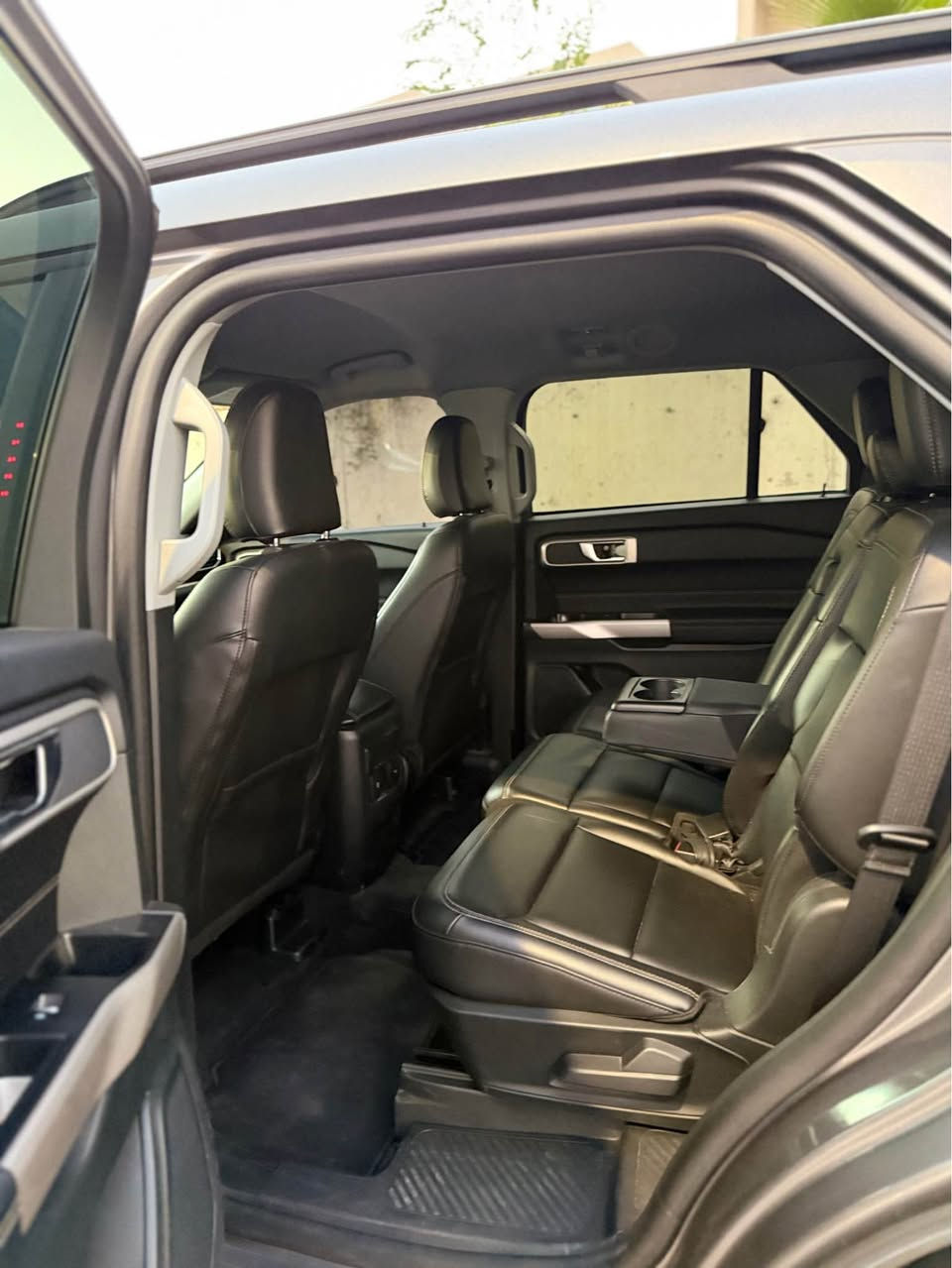Ford Explorer 2024 XLT 

نرخ:258
ژم:***********
فۆرد ئێکسپلۆرەر فول مواسەفات

بەصمە،درگا بصمە ،برێک بصمە ،تبرید مرکزی ،شەغال
ئۆتۆ هۆڵد ،ئۆتۆ ستۆپ ،ڕاداری لاکان و ناوچەی کوێر
سنوق شەفت،کوشن هیتەر،سوکان هیتەر،تحدید سرعە
٣ ڕیز کوشن،شاشە گەورە و ئایپاد و کارپلەی
دەبڵ ئەکسل،خەتی جادە،چەندین مواسەفاتی تر

ئەزیزان سەیارەکە تەنها 2 ژێر درگای بۆیاخە بێ ناوگرتن
هەموو شتێکی بەشەرت 
سەیارەکە لە سلێمانیە السليمانية, العراق
