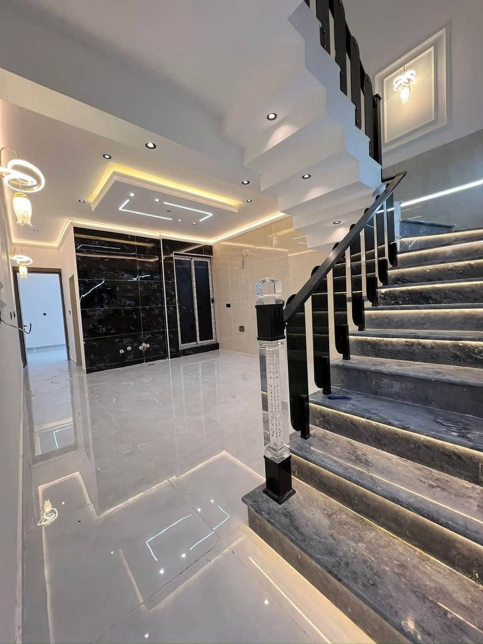 ‏100 متر للبيع🏠🙋‍♂️

‏حي الجهاد مربع الأمانة خلف كاتب عدل📍

‏الموقع مميز🤌🤌

‏مقابل الدار سياج فقط مال مدرسة

‏عرض الشارع 12 متر جدا هاديء🤩

‏البناء حديث غير مسكون

‏يحتوي الدار على👇

‏مدخلين صالة + مطبخ + مطبخ حار

‏+ حمام وغرفة نوم في الطابق الأرضي

‏الطابق الثاني👇

‏يحتوي على غرفتين نوم + حمام

‏*********** ☎️

