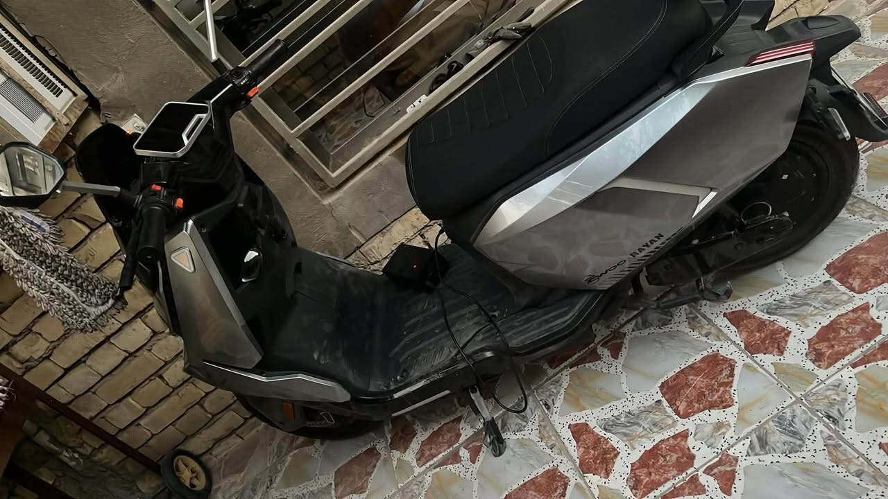 السلام عليكم ريان fx
مثبت سرعه 

نضام بكR

حساس زدحامp

لايت زنون 

3سرعات 

سرعاتها60

ملف2500

بطاريات 6

صارلها 8اشهر من شتغلت 

مكانها بغداد 

سعرها٩٠٠ وبيه مجال بسيط 

دراجه كلشي مابيها نقص 

الشحنه لوحده تمشيك٦٠ كيلو 

***********
