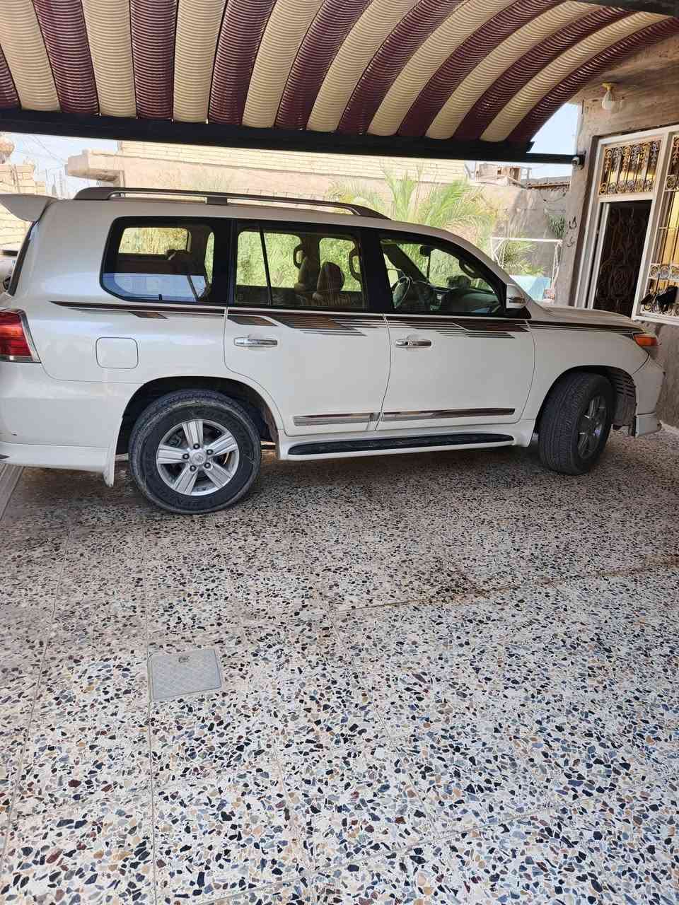 لاندكروز موديل ١٤ مكفولة كفالة عامة منل الصبغ جاهزة باسمي رقم بغداد رقم الهاتف ***********/// ***********
