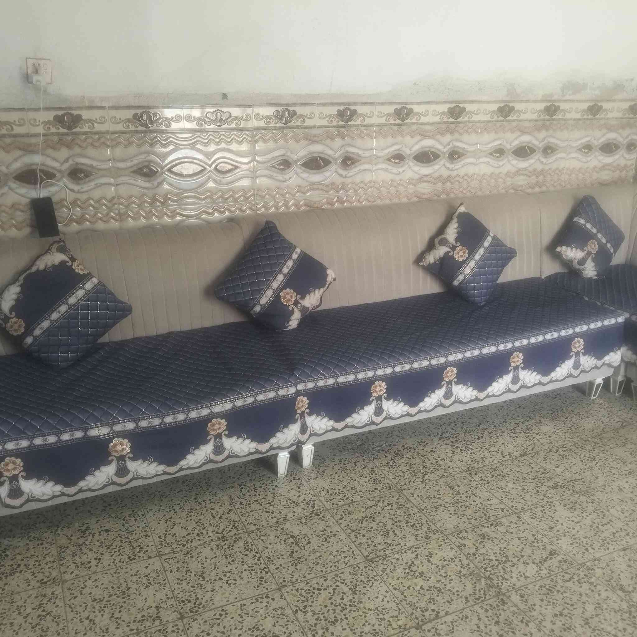 سلام عليكم 
ديوان تركي  
 
وثنين طبلات 

السعر 300 وبي مجال 

المكان كوت حي الجهاد 

وهذا رقمي 
***********
