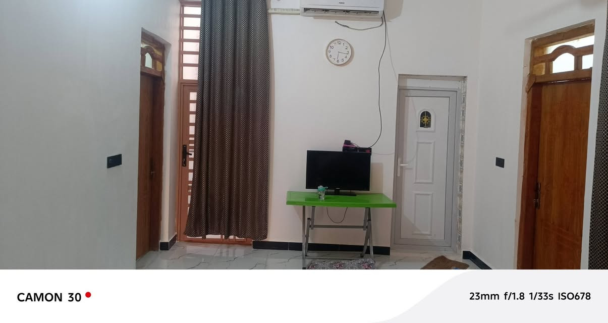 السلام عليكم يوجد بيت للبيع في السياسيين زرا ع ي مساحت البيت 300 مساحة البناء 125 بناء طابوق كونكريت مسلح يحتوي البيت على أستقبال مع مدخل +صحيات صالة غرفتين مع صحيات عدد 2 مناور عدد 2 درج + السطح أشتايكر بناء البيت جديد ودرجه أولى رقم الهاتف ‏‪***********‬‏

نص مكتوب في الصور:
- CAMON 30 23mm f/1.8 1/513s ISO50
- CAMON 30 23mm f/1.8 1/359s ISO50
- CAMON 30
- 23mm f/1.8 1/33s ISO700
- 23mm f/1.8 1/33s ISO678
- 23mm f/1.8 1/321s ISO50
- 23mm f/1.8 1/312s ISO50
- CAMON 30 23mm f/1.8 1/50s ISO155
- CAMON 30 23mm f/1.8 1/100s ISO251
- CAMON 30 23mm f/1.8 1/50s ISO455