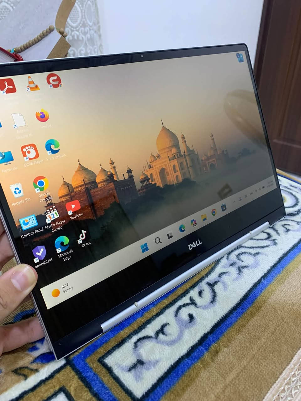لابتوب وايباد بنفس الوقت DELL للبيع.
CORE I5 
جهاز كلش نضيف و مليان مواصفات شاشة لمس اللمس مالته خورافي وسريع وشاشه واضحه وصافيه و يدعم بصمة الاصبع و القلم والجهاز ينطوي ويصير ايباد  
سعره ٥٢٥ الف و بي مجال 
تواصل *********** واتساب .
