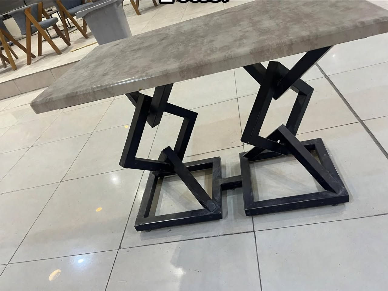 ميوزه طبلات.  جديده بنجف. وسعرهن مناسب. وشغل درجة اولا وعل فحص ليحب يراسل او يتصل وبخدمته 
***********

نص مكتوب في الصور:
- ميز خشب دائري شغل النجف ممتاز وعلى فحص قطره 90 العدد 2
- طبلات ناصيه حديد مغلف بي دي اف طبقتين متر * 45
- العدد 11
- سعره الوحده 50