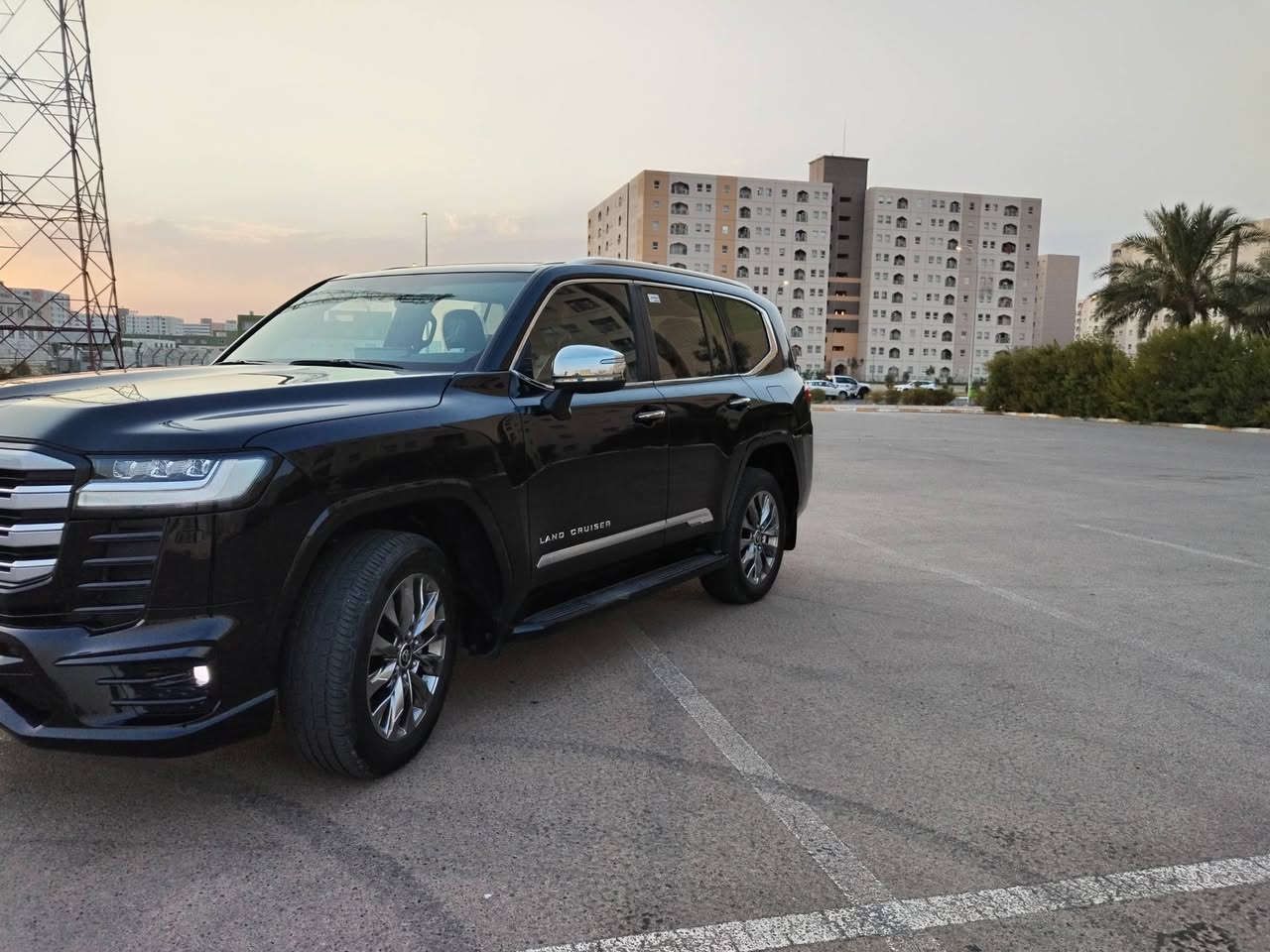 سلام عليكم للبيع لاندكروز موديل 2024 VXR فول مواصفات رقم بغداد ماشيه 8000 الف مكفوله السياره مكان سياره بغداد وسعر خاص (***********)
