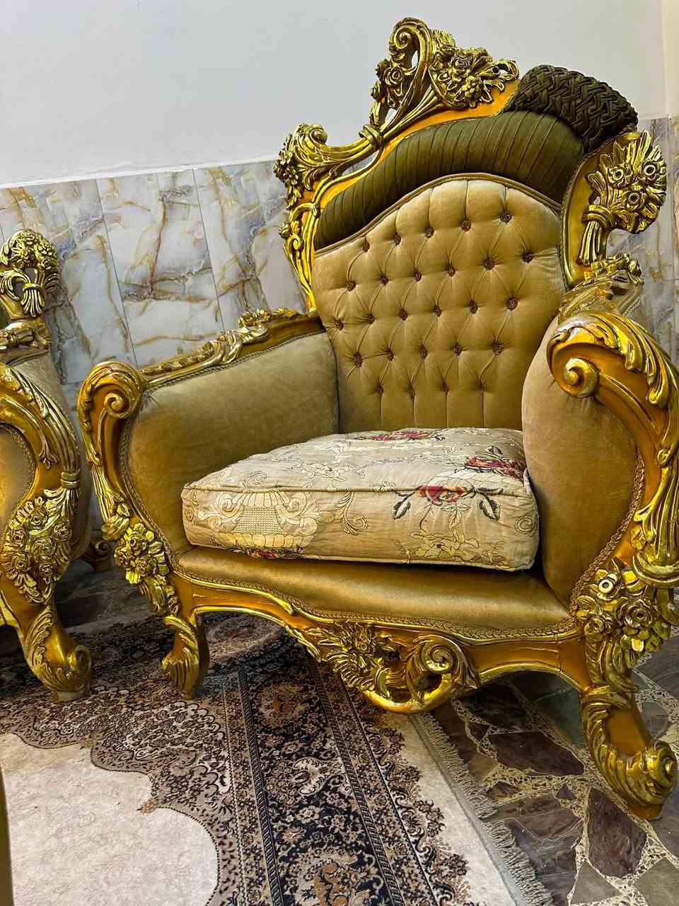 تخم مصري خشب زان عشر مقاعد مع ثلاث طبلات مرمر نظيف جداً مكانه المنصور السعر ٨٥٠  ***********
