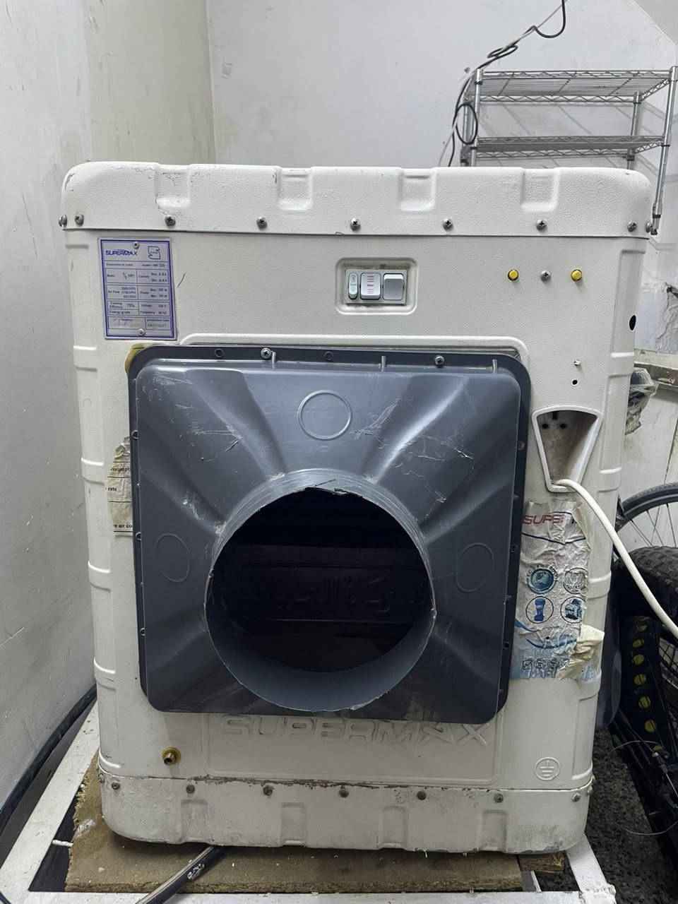 📢 مبردة صحراوية Supermax للبيع
🔹 النوع: Supermax
🔹 الحالة: مستعملة
🔹 التشغيل: كهرباء
🔹 التبريد: صحراوي
🔹 الخزان: خزان ماء كبير
🔹 مناسبة للبيت والمحلات والمخازن.
🔹 المبردة موجودة وجاهزة للمعاينة.
⚠️ ملاحظة: بيها كسر بقطعة مجرى/فتحة دفع الهواء، مثل ما واضح بالصور، لذلك البيع على وضعها الحالي.
💰 السعر: 50,000 ألف دينار فقط
📞 للاستفسار والاتصال: ***********
📍 المعاينة بعد التواصل والتنسيق.
الجادين فقط، رجاءً المكان بغداد.
