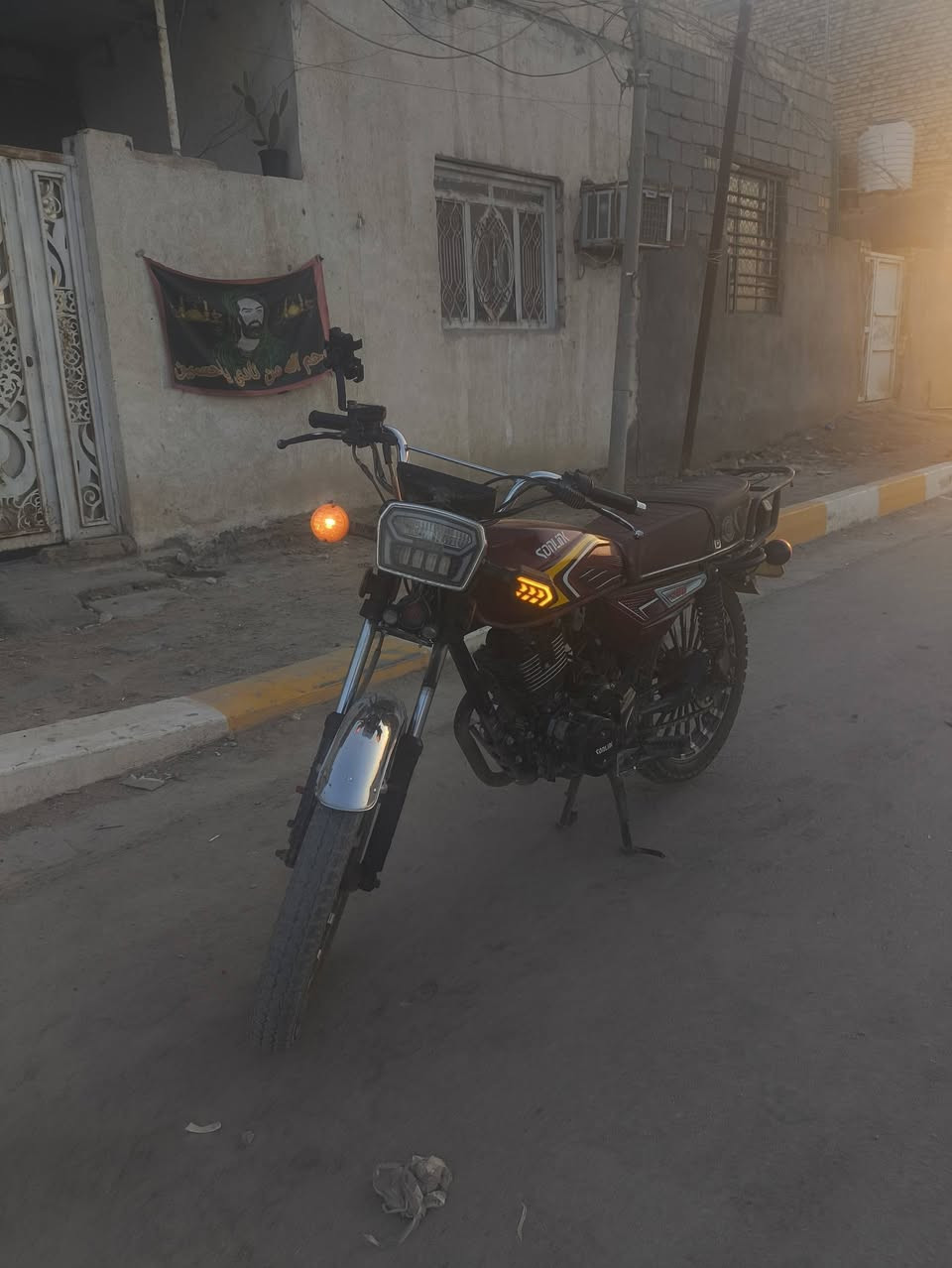 السلام عليكم دراجة سونك محرك 200cc سرعة 140... 📣📣
الدراجة بيها عيوب حتى اكون وياك راس براس قبل لا تاخذ وهذا حلال اذا بعتها الك وتطلع بيها شي ما گايله تطلع عليه..
ا- الدراجة دبلاتها يحتاج تجفيت ب 10 يم جعفر الي بالثورة يجفتها الك.مع العلم الدراجةدبلاتها ما واكفه يعني تمشيك 9 اشهر لكدام .. 💯💯
- والمكينه صرتها من جوه لاحمها لأن طگت من ضبيتها بدريل وهي حاميه وبيها تنقيص بسيط♨️♨️♨️
ـــــــــــــــــــــــــــــــــــــــــــــ
- كهربائيات كلها شغالة (هورن-سلف-اشاير-دبل اشاره)  
دشبول دجتل كله شغال ودراجة تمشي خير من الله بس يرادلها تجفيت

السعر رمزي جدًا رايدها ب 650 الف وبيها مجال الدراجة بيها 4 اوراق واحولها باسمك من اول يوم.. 
المكان (تضحية-قرب مدرسة حبيب بن مظاهر) 
تواصل خاص او واتساب (***********
