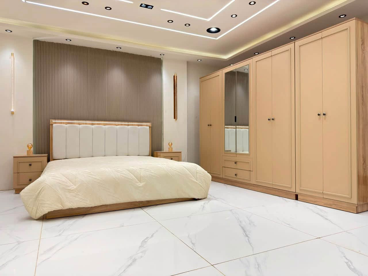 موديل همسة الجديد الون ميتاليك 

🛏 7 قطع كاملة
✅ قياس الكنتور مع الملحق 305 
✅ ارتفاع 210 •
✅ سرير مخزن جك

 💎السعر : 965 الف💸
  للحجز : ***********

