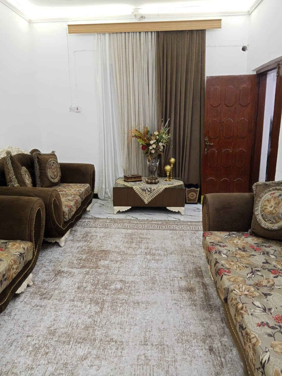 🏠 بيت للبيع
فرصة سكنية مميزة من مكتب المؤمل العقاري
إذا تبحث عن بيت مرتب، جاهز للسكن، وموقعه مميز… هذا العقار يستحق المشاهدة 
📍 الموقع: الناصرية – حي أور الثانية
📌 قريب من شارع 30
📐 المساحة: 100 م²
📜 الطابو: صرف – أمامي
✨ تفاصيل العقار:
• استقبال
• كلدور
• 2 حمام
• مطبخ مجهز بأثاثه
• 3 غرف نوم
• صالتان: كبيرة + صغيرة
• سطح صغير
• 🛋️ البيت يُباع بأغراضه
💰 السعر: 170 مليون دينار
⭐ ميزة العقار: موقع حيوي + توزيع عملي + جاهزية للسكن، والأهم أن البيت يُباع بأغراضه.
📞 للاستفسار والمعاينة: تواصل معنا
***********
***********
مكتب المؤمل العقاري
🔑 نبحث لك عن العقار… ونقرّب لك القرار.
