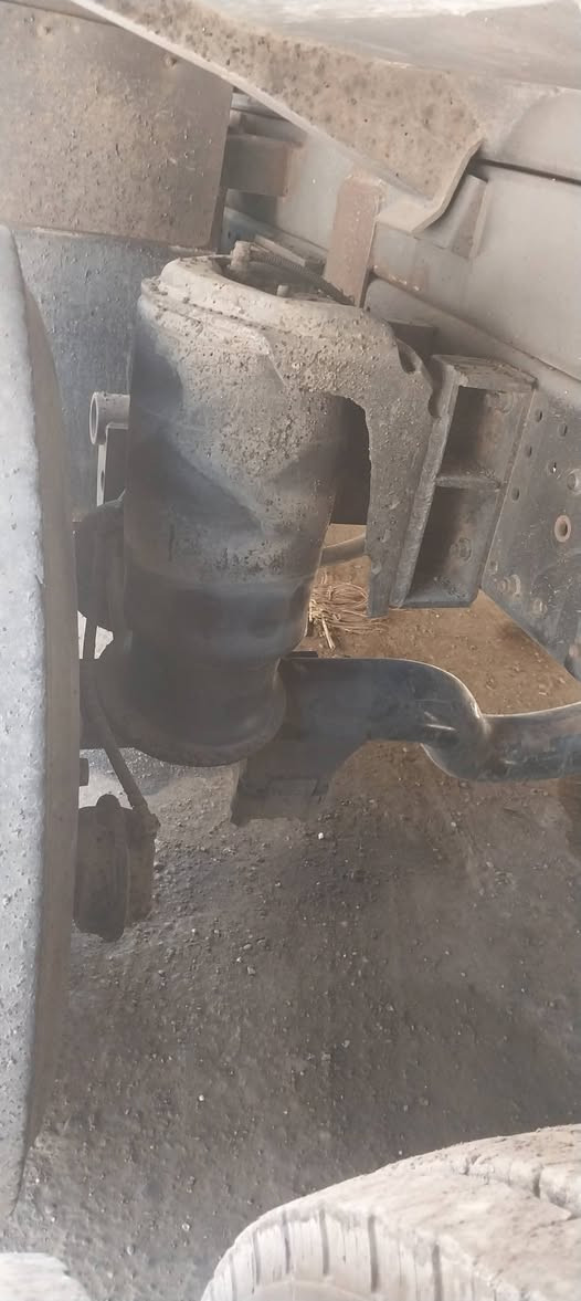 سنكل امامي مان حديث ١٠ براغي ينشد محور رابع او خامس  ***********
