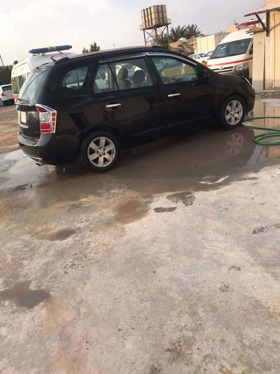 مكلف بالنشر 
رندو ٢٠٠٧
امريكي سته سلندر  ٢٧٠٠
حادثها جاملغ امامي بي صبغ وشويه من البنيد

مكينه وكير بحاله جيده جدا
تبريد ثلج قطعتين 
تخم تايرات جدد
حداديه جيده جدا
رقم بغداد باسمي شرط المداور ثاني يوم 

الاتصال ع رقم ***********
