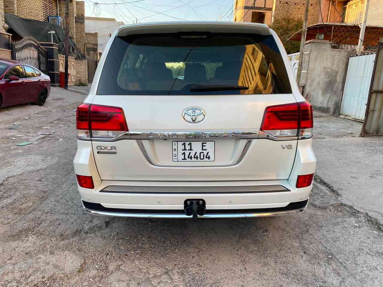 السلام عليكم عندي سياره لاندكروزر GXR
بحريني فول 1/1 كراند تورنك رقم بغداد لون ابيض محرك 4000 تنفس طبيعي ماشيه 52 حقيقي 
موديل 2020 جديد جدا  عدّى رصعه بهلال الجاملغ الخلفي معدل على البارد ماتبين كد اصبع 
بصمة تشغيل عدد 2 
خمسة ابواب لمس 
تشغيل عن بعد 
فتحة سقف سلايد 
كشنات 2 كهرباء 
صندوق كهرباء 
8 ايرباك 
شاحنة وايرلس 
مري شفط وقلاب 
3 شاشات اصليه 
مطفئه حريق في الكرسي الامامي 
دشبول لكزز
ثلاث قطع تبريد 
حساسات اماميه وخلفيه 
كامرة خلفية بلاديه 
لون الكشنات قرميدي 
لون الدشبول اسود 
وباقي الموصفات معروفة 
ورايدها ب 530 ورقه بيع او مراوس مكاني السيديه 
الاتصال على الرقم ***********
