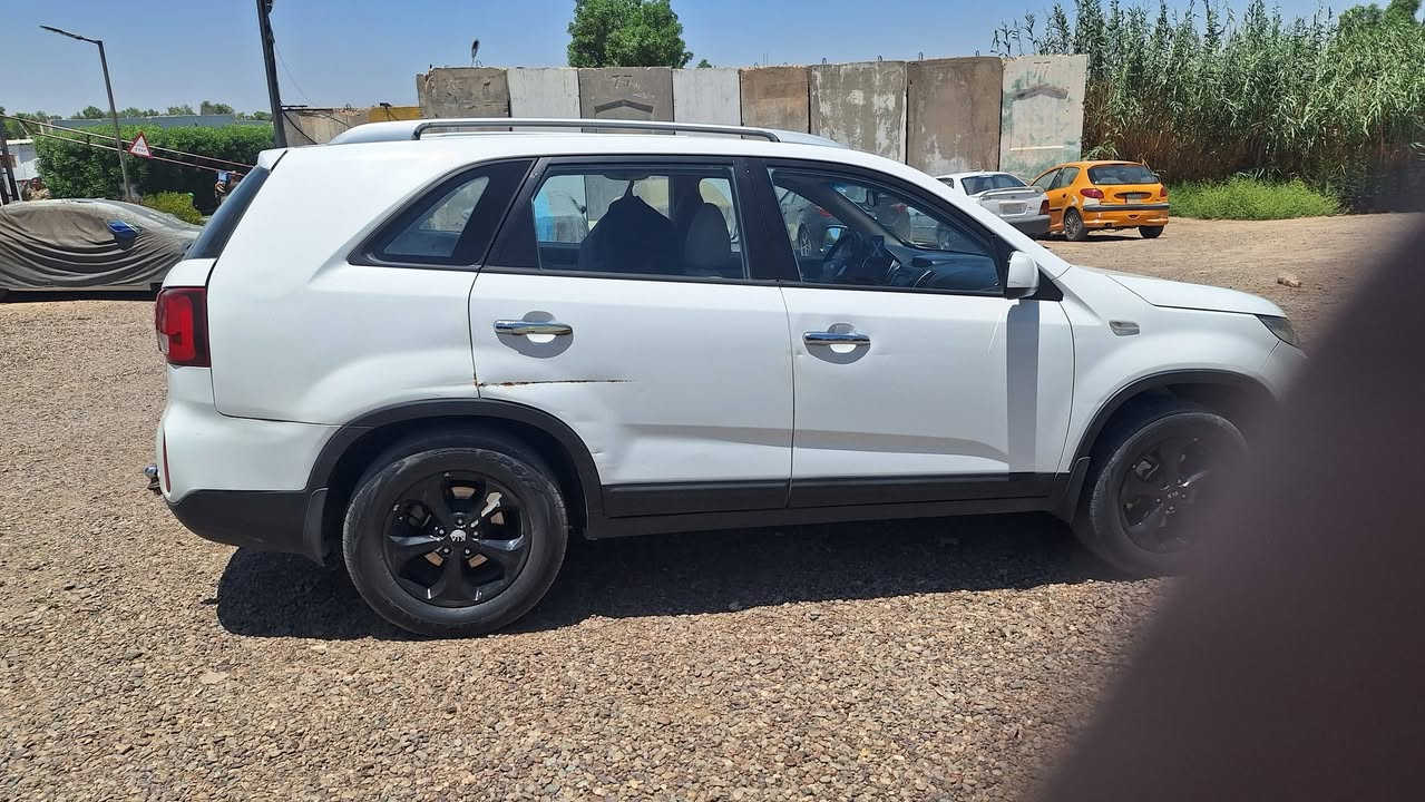 السلام عليكم السعر ١٣٥ وبيها مجال بسيط
  🚘 للبيع كيا سورنتو  خليجي 2014 🚘
✅ محرك 4 سلندر (دوش)
✅ اللون أبيض 
✅ 7 راكب
✅ صدر أمامي وخلفي جديد لوك
    ثلاث قطع تبريد
✅ رقم أربيل إنكليزي
✅ هزة جديدة لغاية 2027 
✅ سنوية لغاية 2031
✅ تبريد وتدفئة شغال 100
✅ باتري  جديد
✅ تاير جدید
✅ السيارة في بغداد وبأسمي
📞 ***********
.
.
