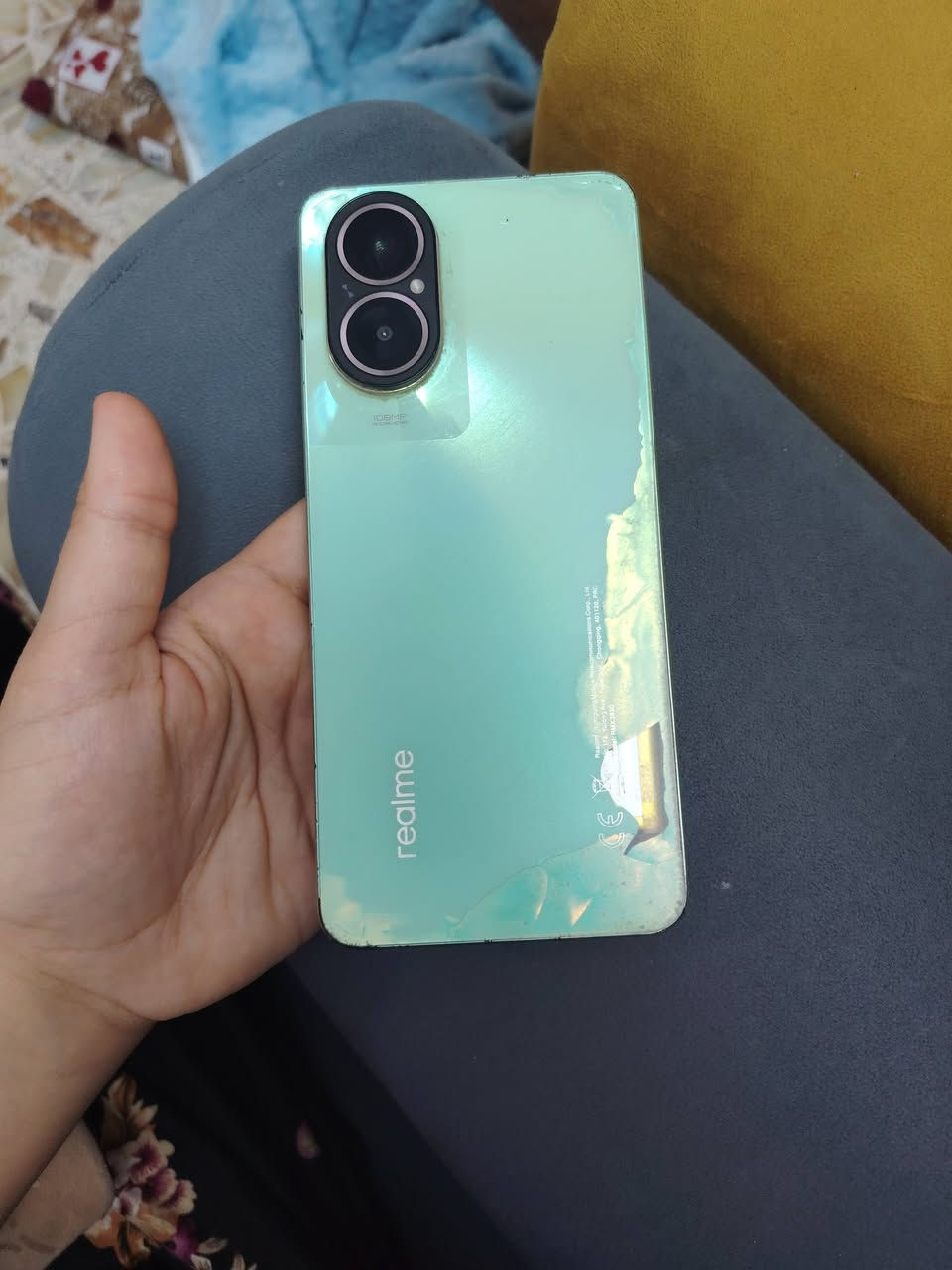 ريلمي 67ذاكرة250
مستعجل على بيعته محتاج سعر 90الف***********
