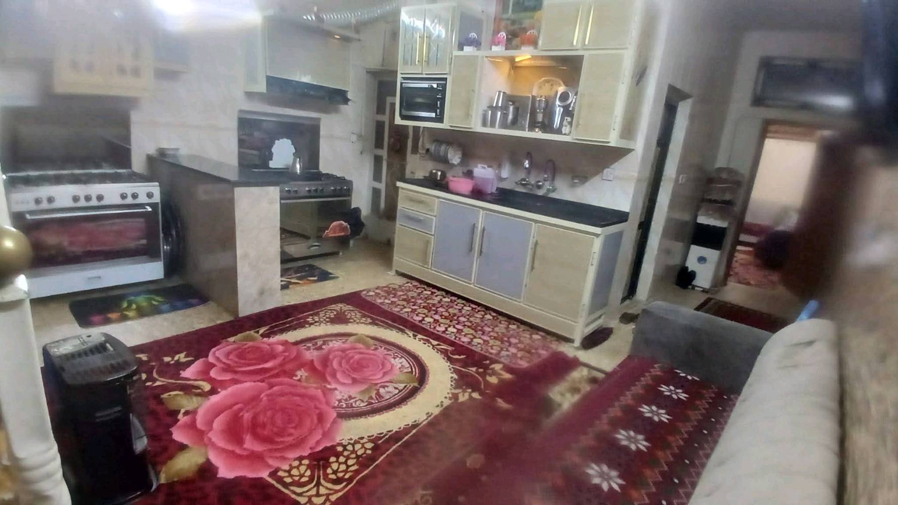 السلام عليكم
بيت للبيع الشعب زراعي سند 25 100متر 
واجهه 5 نزال 20 يتكون من الطابق الاول استقبال حولي مطبخ غرفه نوم وخدمات 
الطابق الثاني غرفتين نوم واخدمات 
الطابق الثالث غرفه نوم وابيتونه 
البيت قريب ع الشارع التجاري 
السعر 152 بي مجال
التواصل ***********
