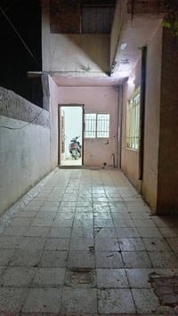 دار للايجار حي سومر بالقرب من مدرسة سومر الابتدائيه للبنين مساحة الدار...