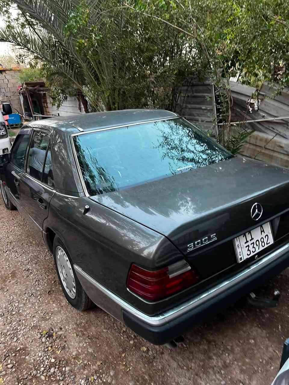 مارسدس دب مكفوله كفالة عامة موديل 91 تبريد ثلج بيها فتحه سقف تخم تاير جديد مكاني بغداد الكاظمية سعر 95 وبيها مجال ***********
