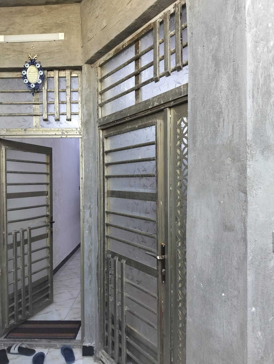 🏡 بيت للبيع – فرصة لا تعوض 🏡

بيت طابوك حديث البناء (2024)، جاهز للسكن مباشرة، موقع هادئ وممتاز وقريب من جميع الخدمات.

📍 الموقع: بغداد – حي البساتين / حي السلام – شارع أبو فلاح – قرب مولدة ياسر.

🔹 المساحة: 100 م²
🔹 طابق واحد
🔹 بناء شخصي بمواد ممتازة وليس بناء مقاول.
🔹 ارتفاع السقف 3.20 متر.
🔹 البيت مرتفع عن مستوى الشارع.
🔹 شارع سكني هادئ وجيران طيبين.
🔹 قريب من الأسواق، المدارس، والمواصلات.

البيت نظيف وجاهز للسكن،

📞 للاستفسار والمعاينة يرجى التواصل على الخاص أو الاتصال ***********
