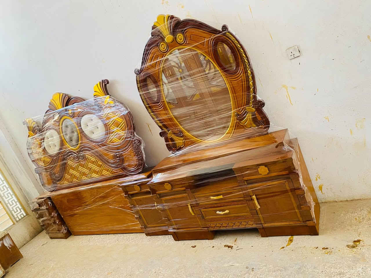 غرفة نوم ملحق صاج نظيفة لوك بسعر 800 الف وبيها مجال للطيبين
عنوان بعقوبة كاطون شارع ابو رباح مزاد ضي القمر 
***********
