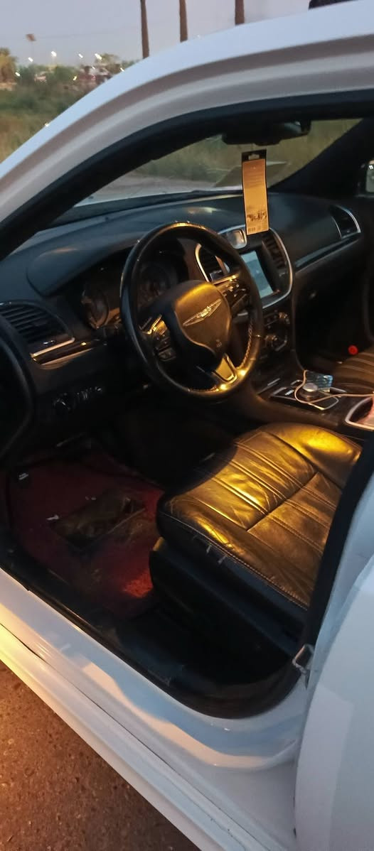 السلام عليكم اوباما موديل 18 وارد امريكي فول مواصفات اس السياره بيها صبغ بالصفاح بدون دواخل رقم بغداد ماشي 100 ماكينه 3600 حلوه السياره جاهزه السعر 185 مكان السياره بابل غير متواجده على الفيس رقم الهاتف ***********
