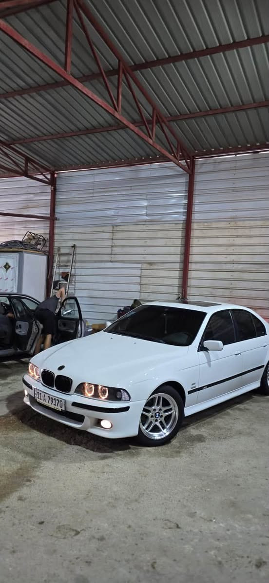 BMW 528i 1997
محدثة 2000
داخل اسود جلد كهرباء
سلايد روف
بردة خلفية كهرباء
4 بردات ابواب وياها بردات 7 تعتيم
تبريد قطعتين 
سقف روز رايز 
ارضيات روزلاين
زرع عدسات لايت
صدر امامي خلفي جديد فقط المشط نص عمر
تخم تاير جديد + فلنجات خلفي رياضي
ويل 17 M اصلي مو تجاري
باتري جديد
كهربائيات مابيها نقص كلشي شغال
كفالة من الخياس والضربة
صبغ عام جمالية
رقم بغداد انكليزي بأسمي تحويل وين ميعجبك
تفاصيل سيارة الباقية بالصور 
الي يحب يتواصل واتس اب او فيس
قابل للمراوس حسب قناعة
عنوانها الراشدية حي القدس 
***********
