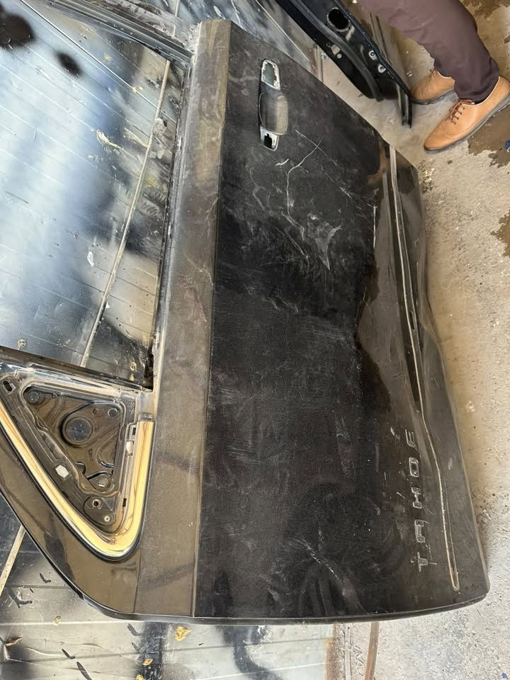 السلام عليكم
بابين تاهو ٢٠١٥ خليجي للبيع 
باب السايق والي وره السايق 
على ظربتهن يرجعن بارد 
سعرهن ٦ اوراق ونص وبيهن مجال 
***********
