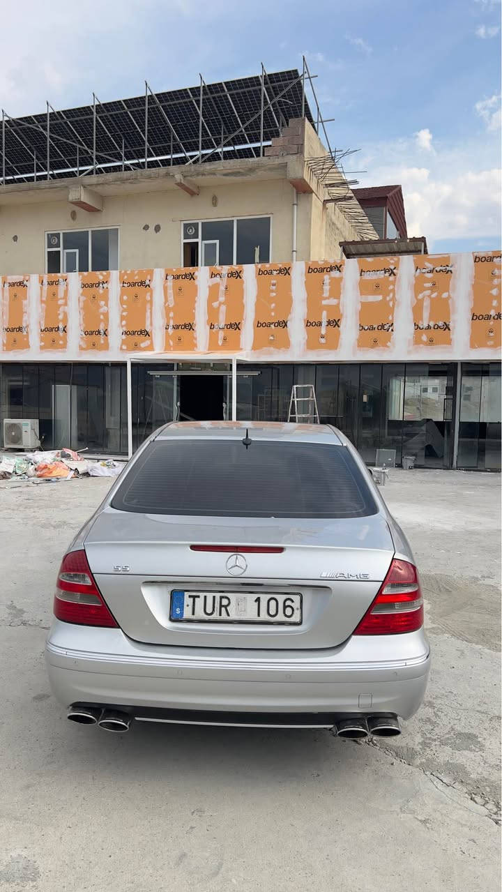 میرسدس e class 240 2003 v6دەحامی بۆ دەحامی كرایتە AMG بە شەرت مەنەفێست ئەوەروپی ئەسلی  گێرو مەکینەی لۆک لۆکە بەشەرتی فەعس، لێدراو بەشەرت  سەقفی و حیزام بەشەرت شوختوو چاڵوچۆڵی نیە هەتا نەیبینی نازانی چەند خاوێن و جوان ماوەتەوە لەسەر دەقی شەریکەیە، یەک دینار مەسرەفی تێدا نیە 
 سحری ٧٧وەروقە و مەجال 
*********** أربيل, العراق
